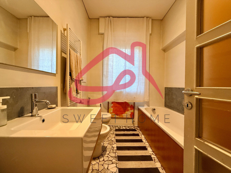 Padova (Città Giardino): in stabile signorile di sole sei unità, si affittano tre stanze in appar...