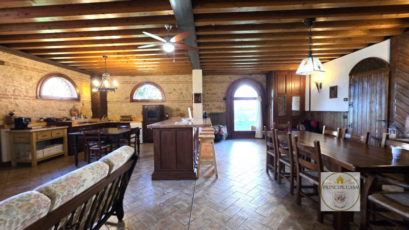 CEDESI BELLISSIMO IMMOBILE CON ATTIVITÀ DI BED AND BREAKFAST nel cuore di Montagnana, una delle c...