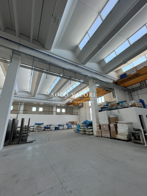 D224a - (Fabrizio - 393 1710719). Proponiamo a breve distanza da Cittadella, un capannone di 10.5...