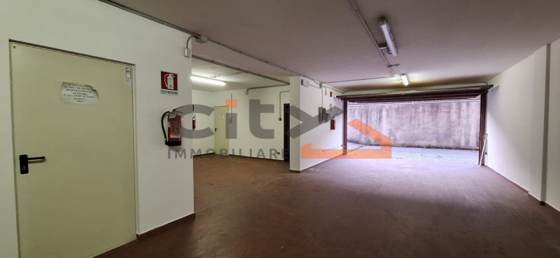 CASSOLA CENTRO: proponiamo GARAGE-MAGAZZINO di mq.240 circa con comodo accesso carraio da bascula...