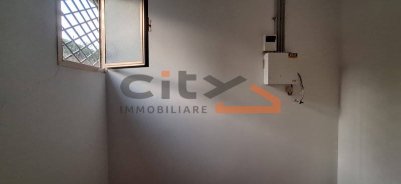 CASSOLA CENTRO: proponiamo GARAGE-MAGAZZINO di mq.240 circa con comodo accesso carraio da bascula...