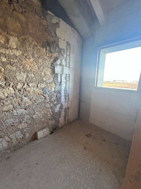 In contesto tranquillo e comodo a tutti i servizi, proponiamo casa di corte centrale completament...