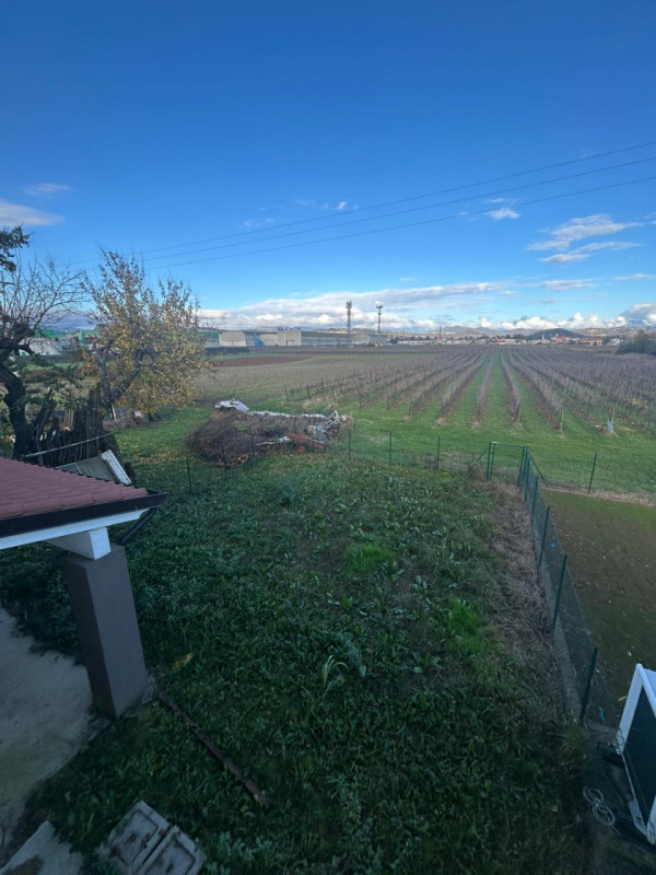 In contesto tranquillo e comodo a tutti i servizi, proponiamo casa di corte centrale completament...