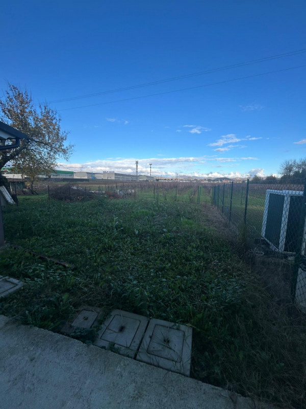 In contesto tranquillo e comodo a tutti i servizi, proponiamo casa di corte centrale completament...