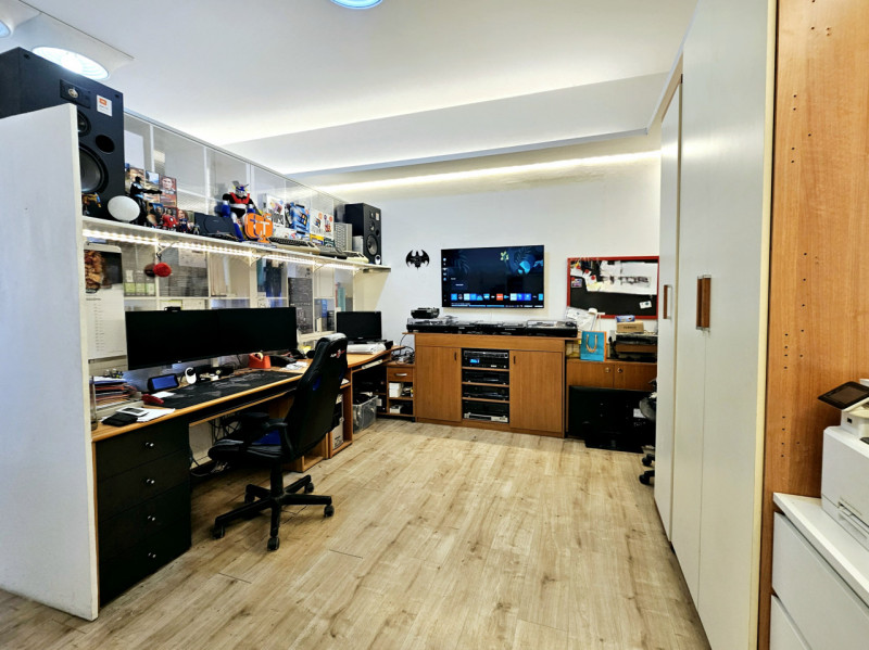 In una posizione centrale a Treponti, frazione del comune di Teolo, proponiamo in vendita un nego...