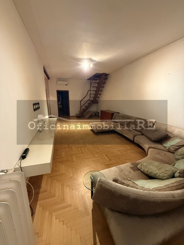 Nel cuore di Piove di Sacco proponiamo appartamento in palazzo storico dalle ampie metrature. Sec...