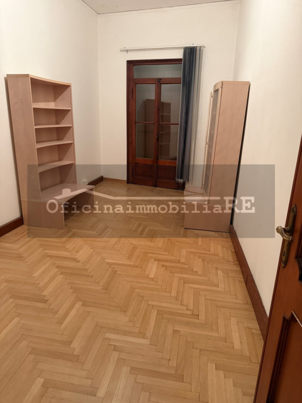 Nel cuore di Piove di Sacco proponiamo appartamento in palazzo storico dalle ampie metrature. Sec...