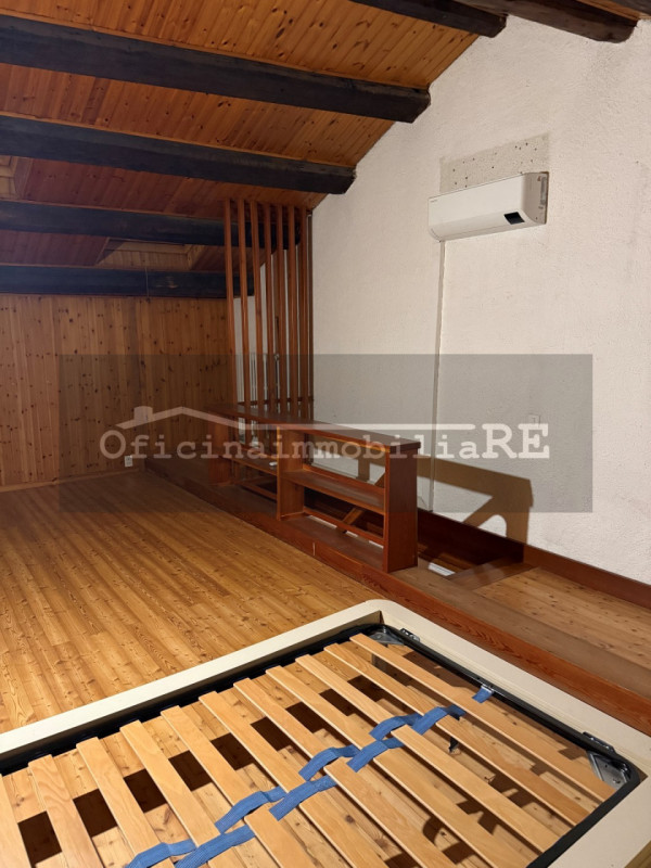 Nel cuore di Piove di Sacco proponiamo appartamento in palazzo storico dalle ampie metrature. Sec...