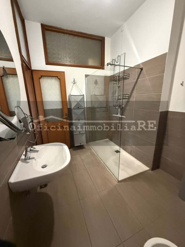 Nel cuore di Piove di Sacco proponiamo appartamento in palazzo storico dalle ampie metrature. Sec...