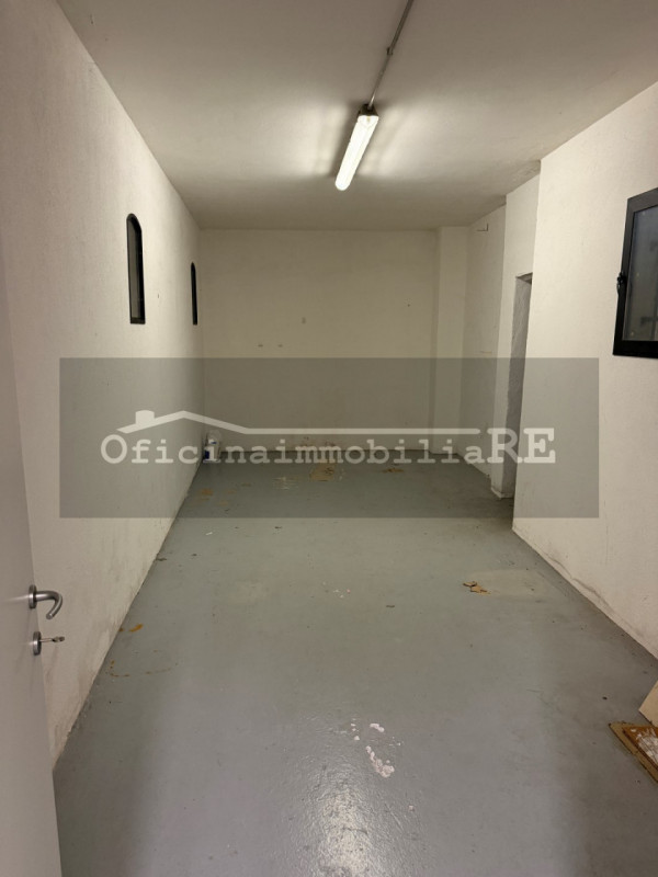 Nel cuore di Piove di Sacco proponiamo appartamento in palazzo storico dalle ampie metrature. Sec...