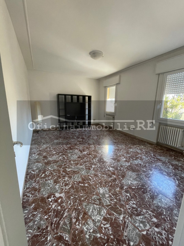 Piove di Sacco: centralissimo appartamento al secondo piano (su condominio di 3) composto da: ing...