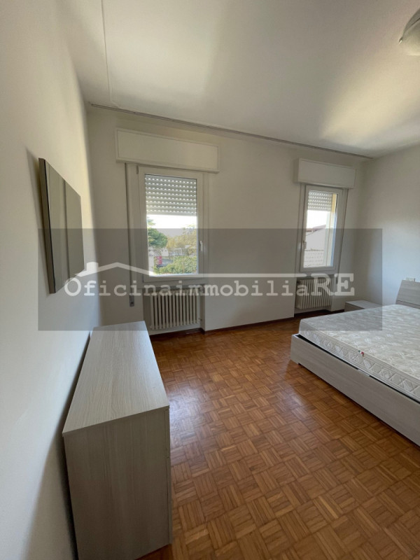 Piove di Sacco: centralissimo appartamento al secondo piano (su condominio di 3) composto da: ing...