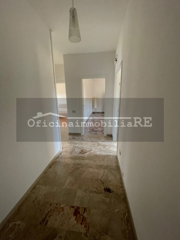 Piove di Sacco: centralissimo appartamento al secondo piano (su condominio di 3) composto da: ing...