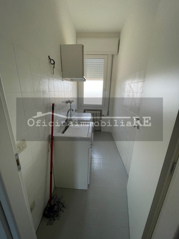 Piove di Sacco: centralissimo appartamento al secondo piano (su condominio di 3) composto da: ing...