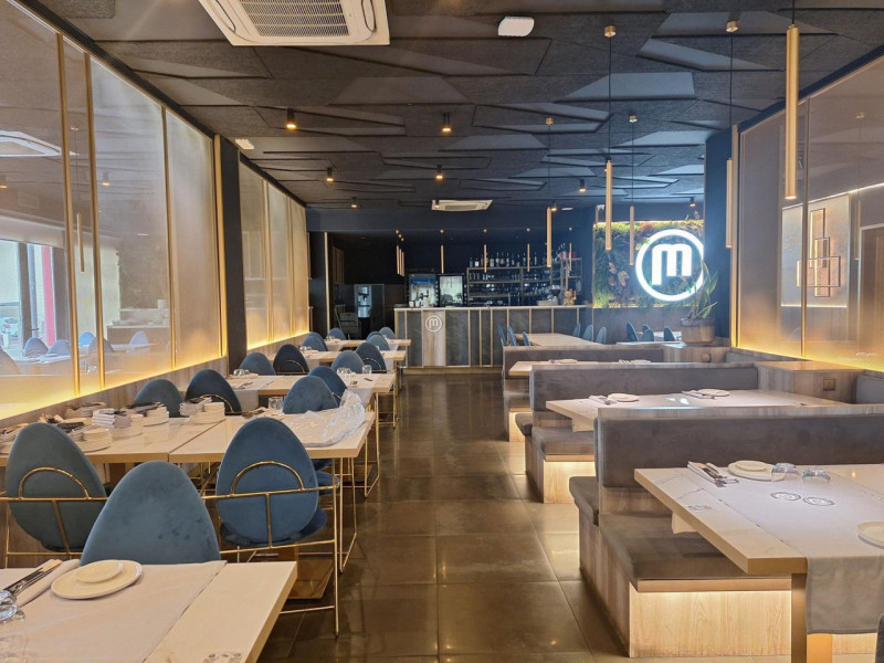 Proponiamo in vendita un ampio complesso immobiliare a destinazione prevalentemente commerciale, ...