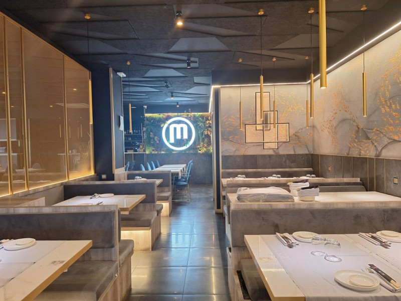 Proponiamo in vendita un ampio complesso immobiliare a destinazione prevalentemente commerciale, ...