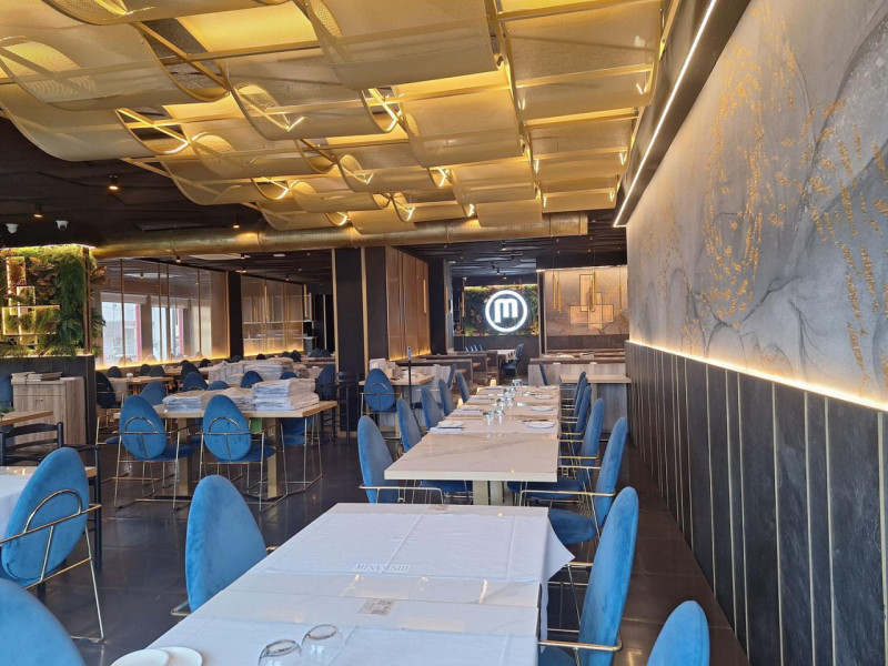 Proponiamo in vendita un ampio complesso immobiliare a destinazione prevalentemente commerciale, ...