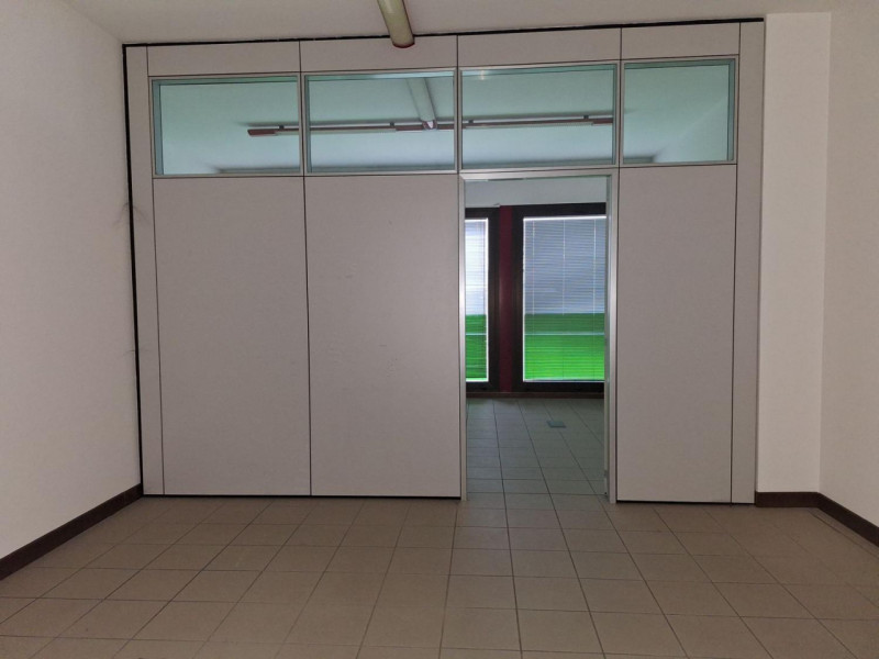 Proponiamo in vendita un ampio complesso immobiliare a destinazione prevalentemente commerciale, ...