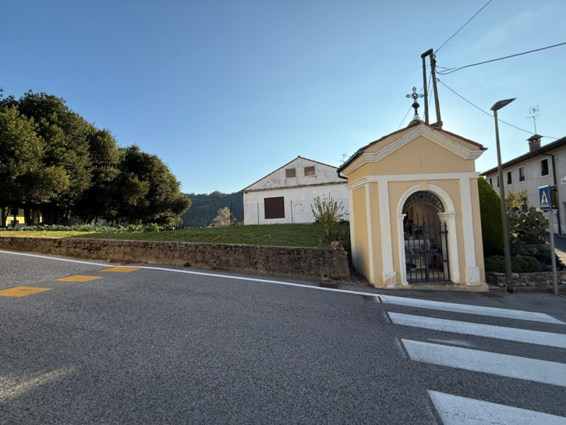 TERRENO EDIFICABILE IN POSIZIONE COLLINARE PER UNA VILLA SINGOLA O BIFAMILIARE. EURO 100.000. COD...