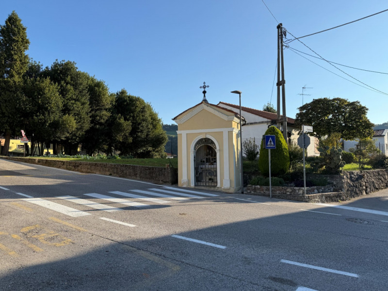 TERRENO EDIFICABILE IN POSIZIONE COLLINARE PER UNA VILLA SINGOLA O BIFAMILIARE. EURO 100.000. COD...