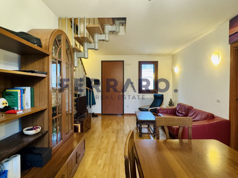 In vendita appartamento bilocale situato nella zona di Ghirada, Treviso. 
Questo immobile si svil...