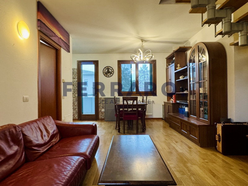 In vendita appartamento bilocale situato nella zona di Ghirada, Treviso. 
Questo immobile si svil...