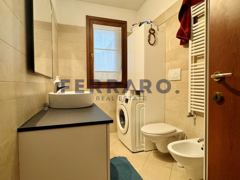 In vendita appartamento bilocale situato nella zona di Ghirada, Treviso. 
Questo immobile si svil...