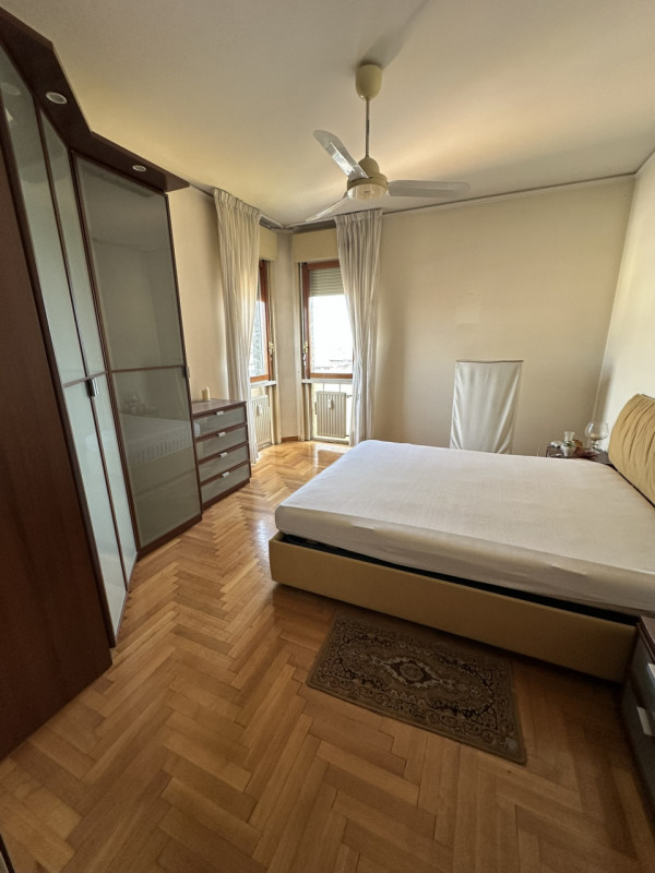 Ottimo appartamento al settimo piano su nove nel cuore del quartiere di Santa Rita vendesi.
L'imm...