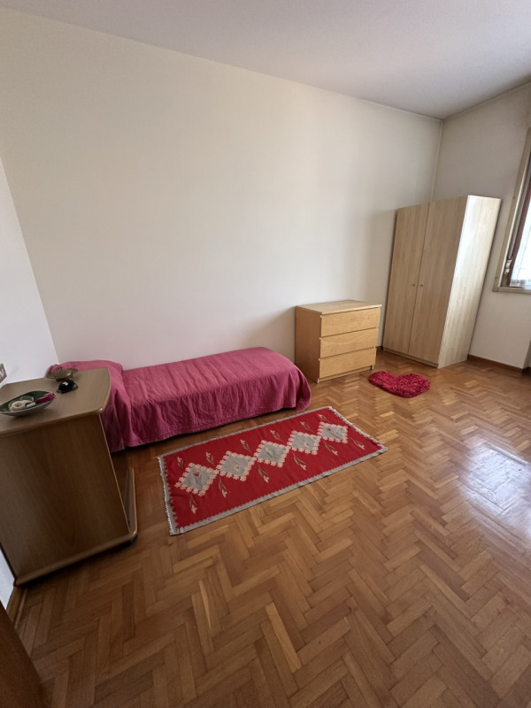 Ottimo appartamento al settimo piano su nove nel cuore del quartiere di Santa Rita vendesi.
L'imm...