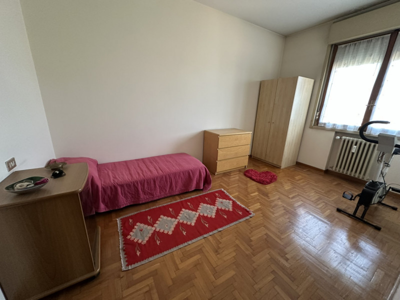 Ottimo appartamento al settimo piano su nove nel cuore del quartiere di Santa Rita vendesi.
L'imm...