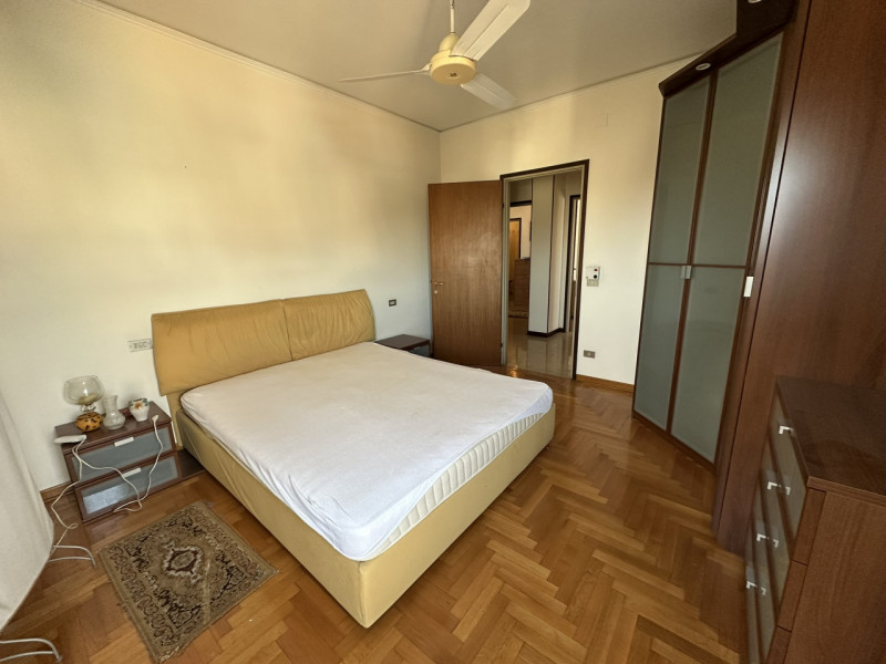 Ottimo appartamento al settimo piano su nove nel cuore del quartiere di Santa Rita vendesi.
L'imm...