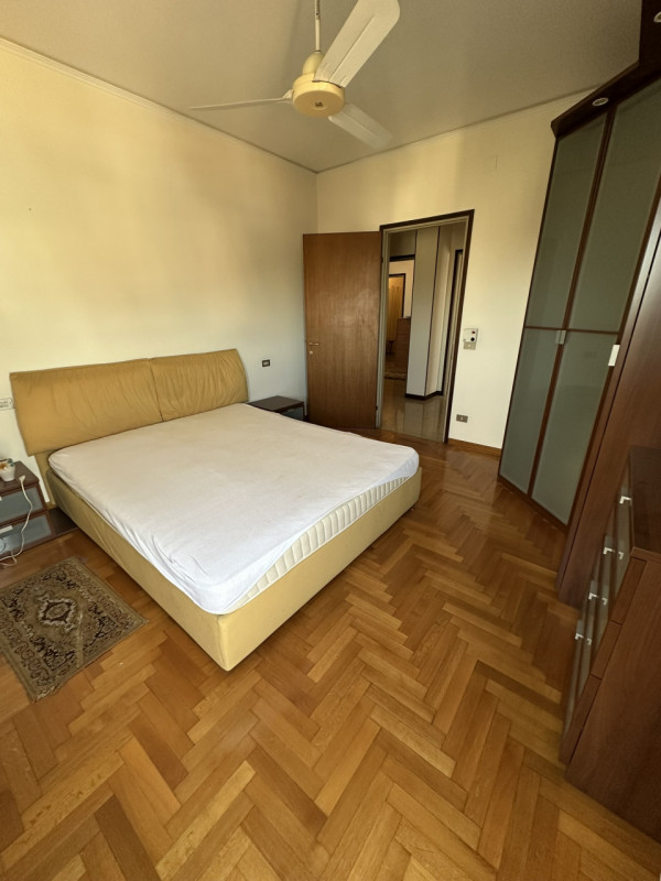 Ottimo appartamento al settimo piano su nove nel cuore del quartiere di Santa Rita vendesi.
L'imm...