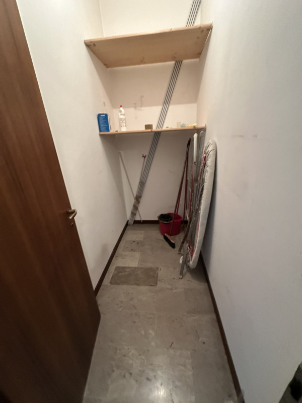 Ottimo appartamento al settimo piano su nove nel cuore del quartiere di Santa Rita vendesi.
L'imm...