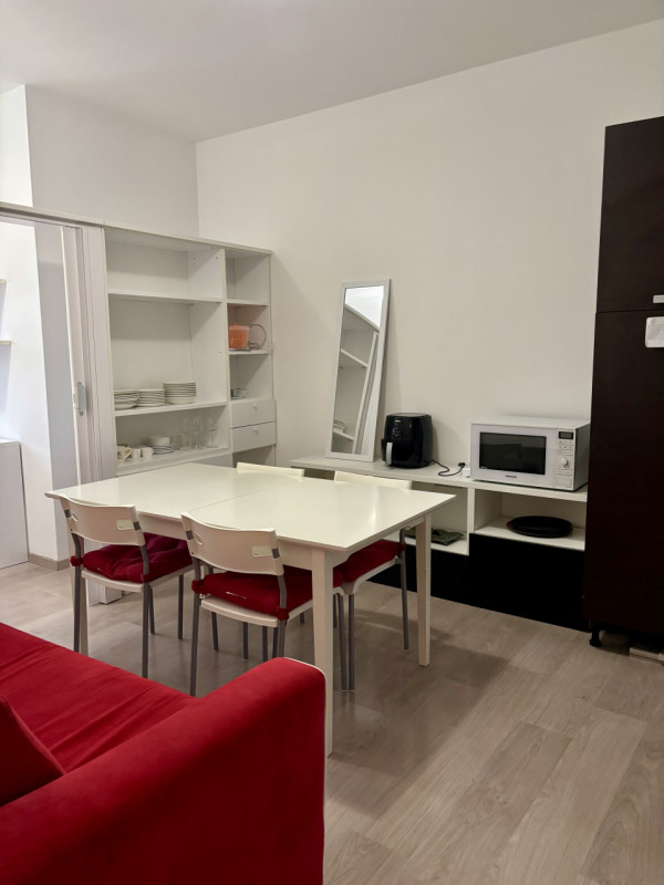 Via Belzoni, vicinissimo al centro e università, appartamento al terzo piano interno con ascensor...