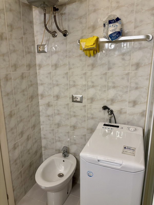 Via Belzoni, vicinissimo al centro e università, appartamento al terzo piano interno con ascensor...