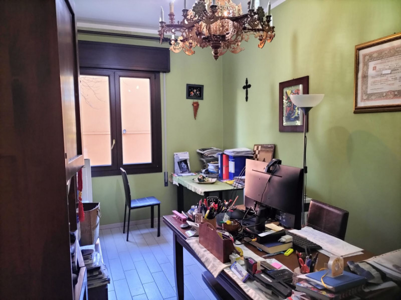 Facciolati Via Perin, a pochi passi dal parco Iris, in posizione strategica per raggiungere rapid...