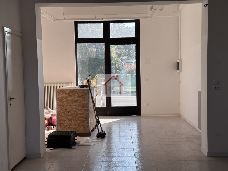 Rif.: PCL012 

L'Agenzia immobiliare Luxor è lieta di presentare un'ottima opportunità per chi ce...