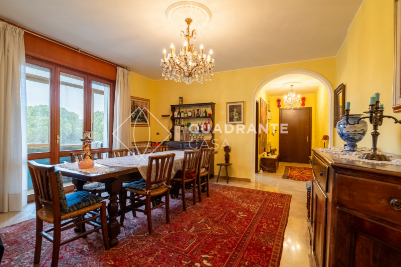 In pieno centro ad Abano Terme, nella zona Pescarini, proponiamo in vendita un esclusivo appartam...