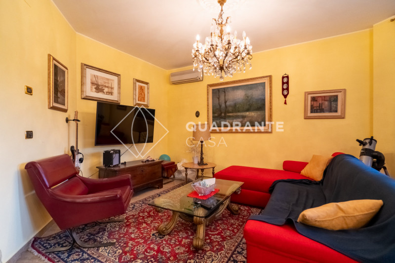 In pieno centro ad Abano Terme, nella zona Pescarini, proponiamo in vendita un esclusivo appartam...