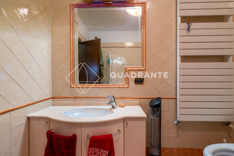 In pieno centro ad Abano Terme, nella zona Pescarini, proponiamo in vendita un esclusivo appartam...