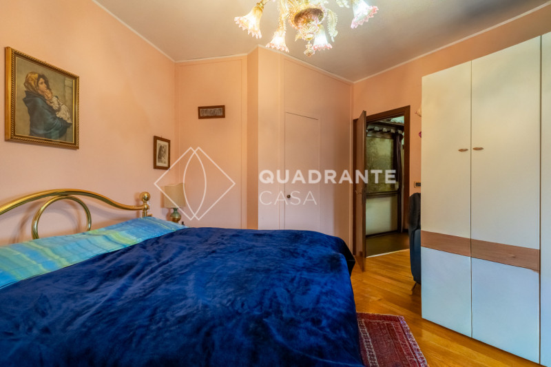 In pieno centro ad Abano Terme, nella zona Pescarini, proponiamo in vendita un esclusivo appartam...