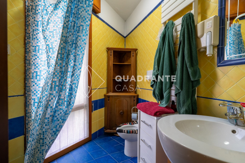 In pieno centro ad Abano Terme, nella zona Pescarini, proponiamo in vendita un esclusivo appartam...