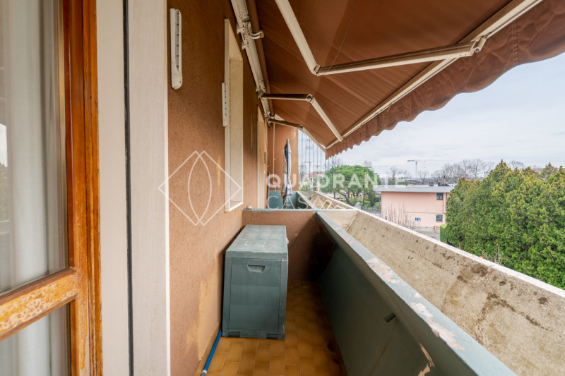 In pieno centro ad Abano Terme, nella zona Pescarini, proponiamo in vendita un esclusivo appartam...