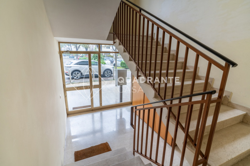 In pieno centro ad Abano Terme, nella zona Pescarini, proponiamo in vendita un esclusivo appartam...