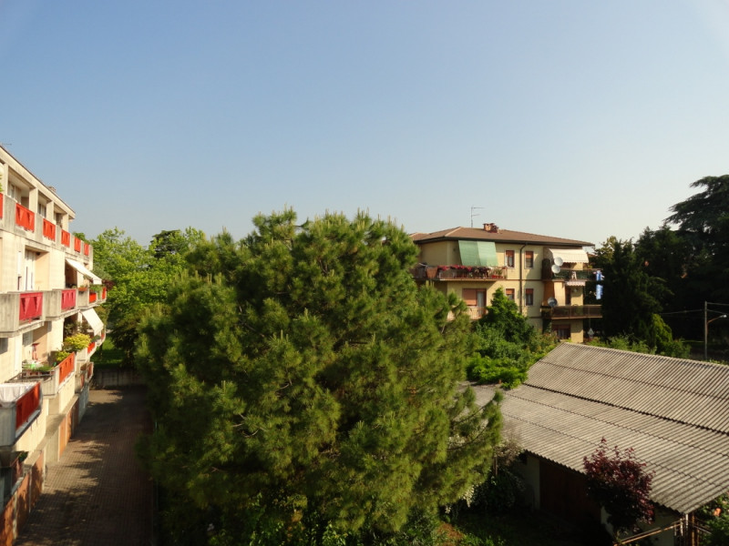 MIDI ATTICO MANSARDATO E ARREDATO - Rif. 8319
In zona residenziale e ben servita a San Lazzaro (V...