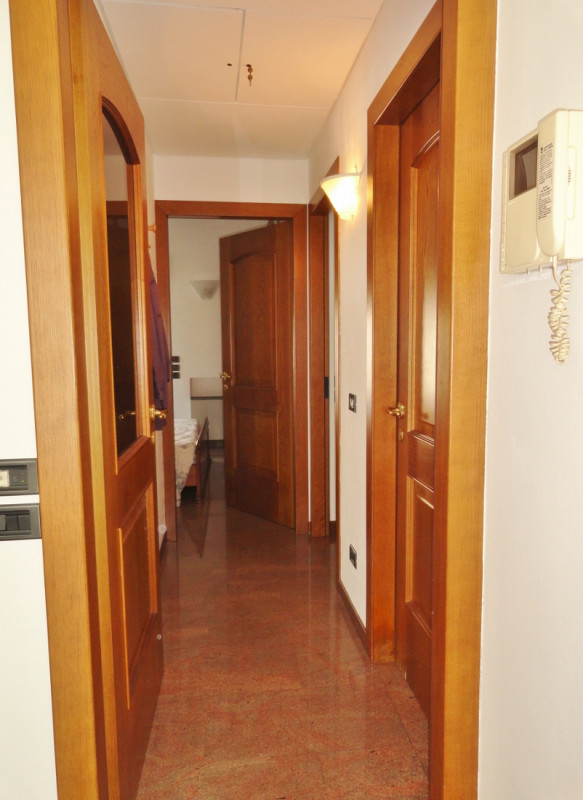 VICENZA - OVEST: PIACEVOLE MIDI MANSARDATO CON BELLA TERRAZZA DI 25 MQ E POSTO AUTO COPERTO DI PE...