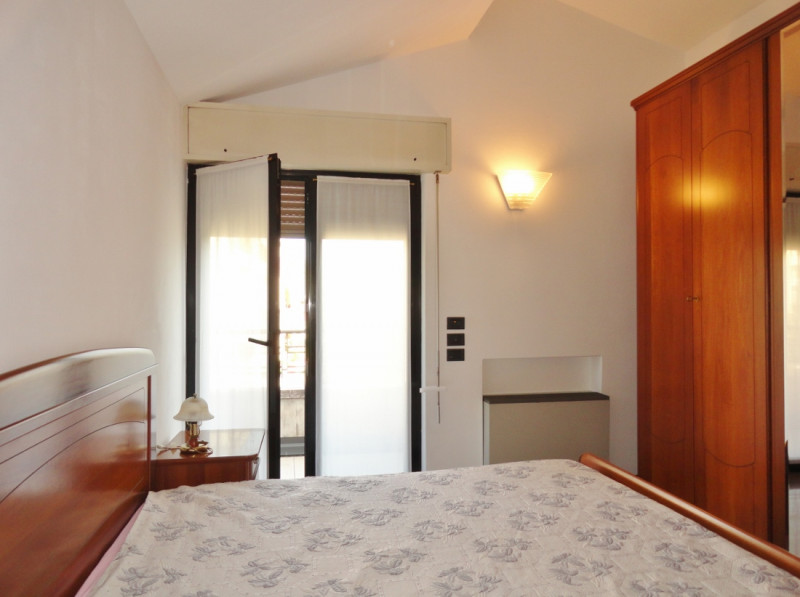 VICENZA - OVEST: PIACEVOLE MIDI MANSARDATO CON BELLA TERRAZZA DI 25 MQ E POSTO AUTO COPERTO DI PE...