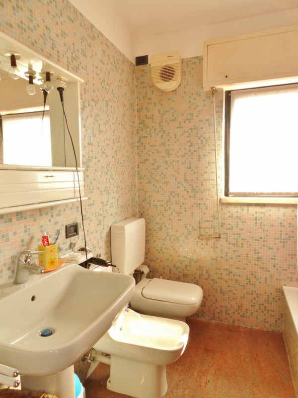 VICENZA - OVEST: PIACEVOLE MIDI MANSARDATO CON BELLA TERRAZZA DI 25 MQ E POSTO AUTO COPERTO DI PE...