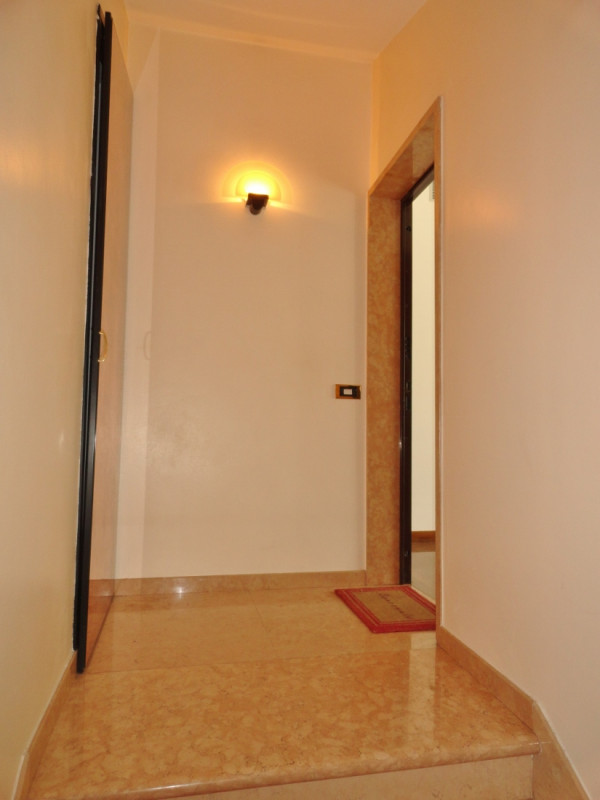 VICENZA - OVEST: PIACEVOLE MIDI MANSARDATO CON BELLA TERRAZZA DI 25 MQ E POSTO AUTO COPERTO DI PE...