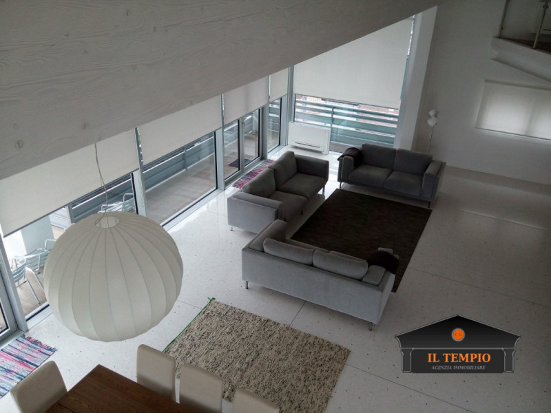 Vicenza-Ferrovieri: questa straordinaria VILLA moderna situata nel cuore di Vicenza, nella tranqu...